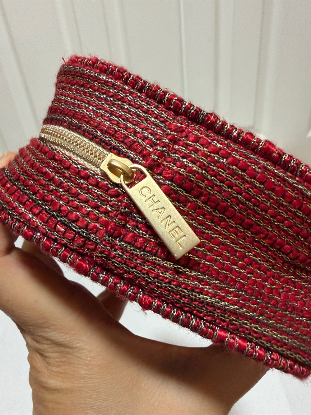 Chanel Holiday 2022 Cosmetic Makeup Bag Pouch Red Gold Tweed - Picture 5 of 7